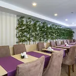 Molton Monapart Mecidiyekoy Hotell 4*