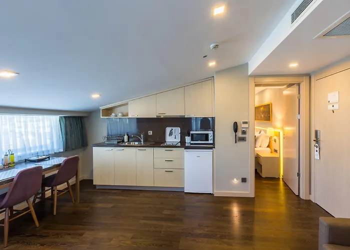 Molton Monapart Mecidiyekoy Hotel